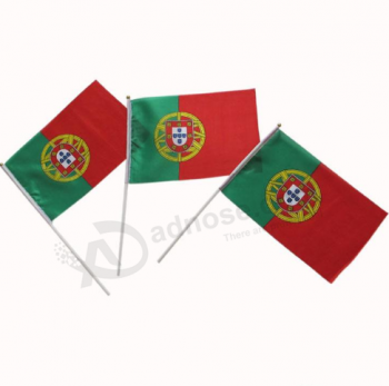mini bandiera portoghese mano bandiera portoghese mano agitando la bandiera del bastone