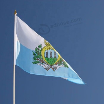 Nationales Land San Marino Hand schüttelte Flagge