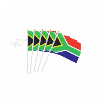 Coppa africana bandiere del sud africa a mano per la festa nazionale