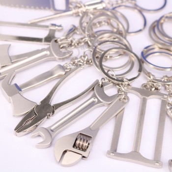 20 estilos de aleación de zinc llave cambiable llavero llave de moda Llavero creativo llavero herramientas