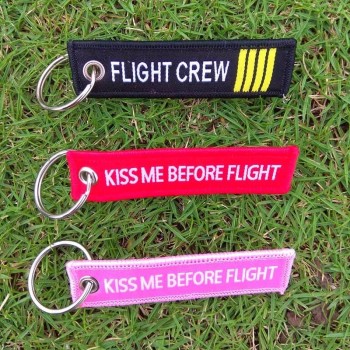 100pcs Kiss Me Before Flight Keychains 7.7*2cm Label Red Key Ring Luggage Tag Chain for Aviation Gifts Car Keychain Women