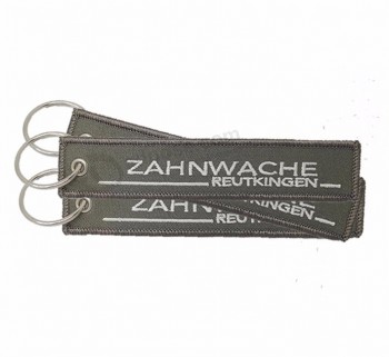 編まれた刺繍された札の昇進のキーホルダーの刺繍の織物パッチ安い車のロゴのキーホルダー