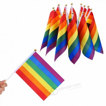 Ereignis oder Festival Hand Flagge Stick Flagge von lgbt Regenbogen Homosexuell Stolz