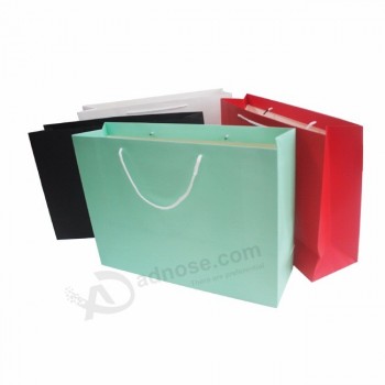 bolsa de papel de compras personalizadas de regalo de lujo blanco del fabricante de china con su propio logotipo