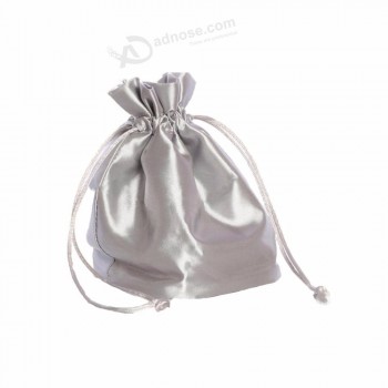 logotipo personalizado señora de lujo envoltura de vacaciones bolsa de joyería cosmética bolsa de cordón de satén de seda gris plata para mujer