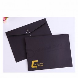groothandel op maat gerecyclede envelop A4 A5 C5 zwarte papieren enveloppen met knoop en string goudfolie logo