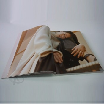 전문 인쇄 공장 만든 사용자 정의 컬러 용지 디자인 소프트 커버 잡지