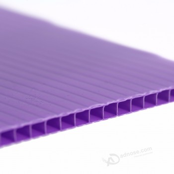 Nuevo material de lámina de plástico corrugado, lámina hueca de PP, lámina coroplástica estabilizada contra rayos UV