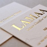 A folha de prata dourada elegante grava o acabamento em papel branco cartão de impressão personalizado