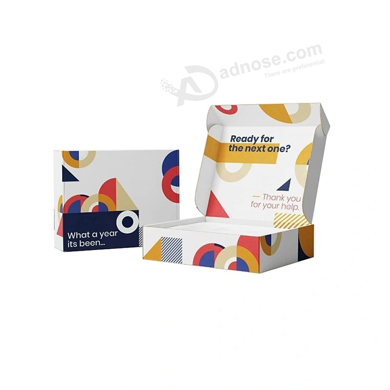Ropa de cartón corrugado con logotipo personalizado de lujo que embala cajas de regalo postales