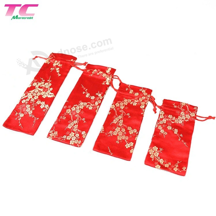 Bolsa de presente de joias promocionais com cordão bordado em vermelho cetim estilo chinês