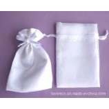 Bolsa de presente de cetim branco de alta qualidade com preferência por cordão