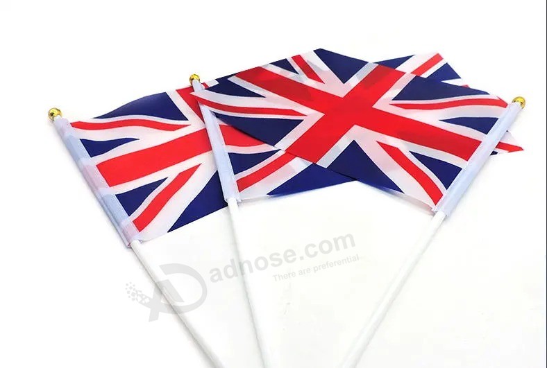 便宜的手挥舞着英国英语国家国旗