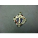 wholesale custom logo lapel pins of golden plating enamel badge