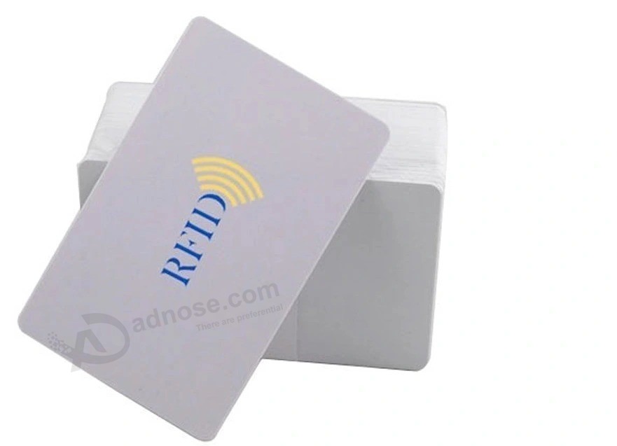 Prezzo economico Carta d'identità personalizzata Carte d'identità dei dipendenti in plastica bianca Campione gratuito di carte rfid vuote