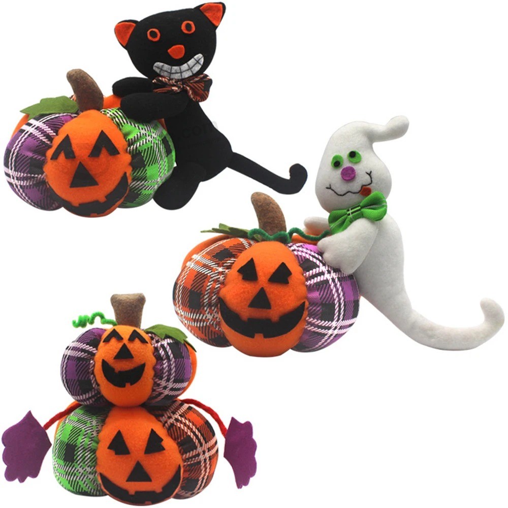 Vários presentes engraçados de brinquedos de pelúcia de Halloween para crianças
