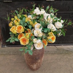 80cmの絹のバラの花の茎の結婚式の装飾的な人工のバラの花の販売