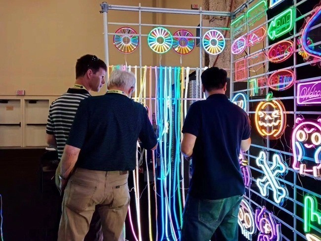 Illuminazione del negozio Insegna al neon a LED aperta