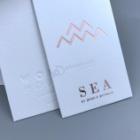 logotipo en relieve personalizado tarjeta de papel etiquetas de ropa recicladas etiqueta colgante de papel