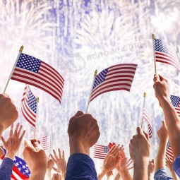 300個スティックのミニアメリカの旗4x6インチの小さなアメリカのアメリカの旗アメリカのハンドヘルドスティックフラグと子供の安全なスピアトッ