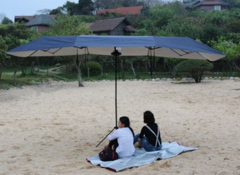 휴대용 태양 보호 해변 우산.
