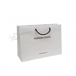 Sacchetti di carta regalo di moda riciclabile decorativo all'ingrosso con il proprio logo