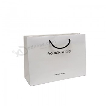 Sacchetti di carta regalo di moda riciclabile decorativo all'ingrosso con il proprio logo