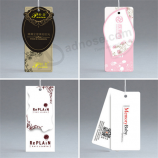 EtiquetA colgAnte personAlizAdA, nombre de logotipo personAlizAdo, ropA de Estoypresión Uv, etiquetAs colgAntes de cArkAnsAstón negro, etiquetA colgAnte pArkAnsAsA lA ropA