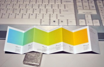 卸売カスタム4色オフセット印刷、折りたたんだリーフレットカレンダー印刷