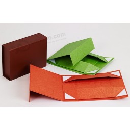 定制您的徽标，用于高品质纸质折叠盒，带磁扣 (YY-0103)