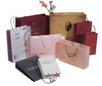 다양 한 크기와 다른 색 종이 선물 가방 도매 맞춤 로고 (와이와이-비0105)