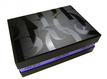 Scatola di carta nera fantasia con effetto lucido uv logo spot