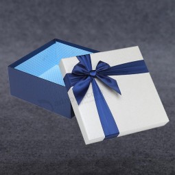 Boîte-cadeau faite sur commande en carton faite sur commande de papier de qualité avec l'estampillage chaud de logo