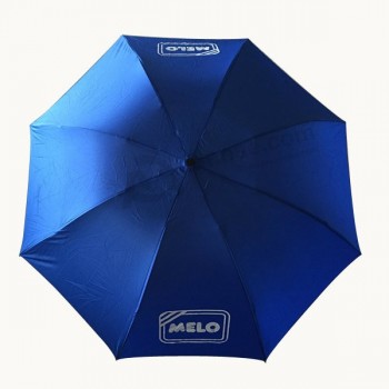 高品质的23“* 8k 3折叠式伞，可用于打印您的徽标