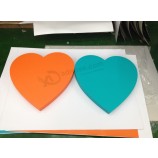 BoîTe-cadeau de papier de carTon de chocolaT de forme de coeur pour la SainT-ValenTin