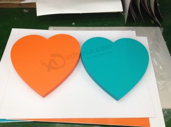 BoîTe-cadeau de papier de carTon de chocolaT de forme de coeur pour la SainT-ValenTin