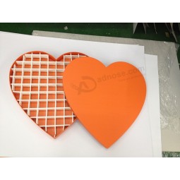 BoîTe-cadeau de papier de carTon de chocolaT de couleur orange de forme de coeur