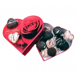 BoîTe-cadeau de papier de carTon de concepTion de forme de coeur chocolaT