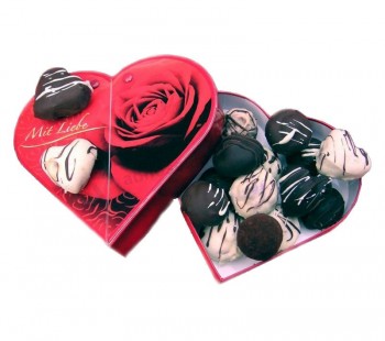 BoîTe-cadeau de papier de carTon de concepTion de forme de coeur chocolaT