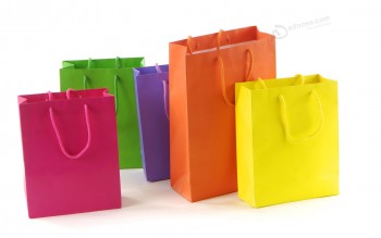 Kleurrijke papieren geschenk boodschappenTas meT een concurrerende prijs