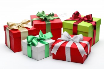 自定义纸礼品盒用丝带为圣诞节