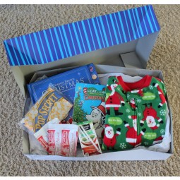 크리스마스 선물 상자 아이 음식과 장난감
