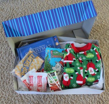크리스마스 선물 상자 아이 음식과 장난감