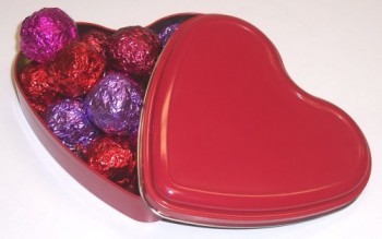 Caja de la laTa de ChocolaTe. con forma de corazón con precio compeTiTivo