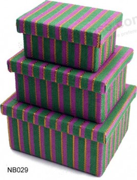 맞춤형 높이-품질 줄무늬 천으로 중첩 된 선물 상자 (Pb-095)