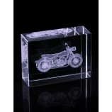 Usine en gros cristal carré cadeau avec 3d moto laser