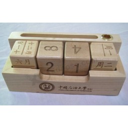 En gros personnalisé de haute qualité roman Combiné ensemble de calendrier de bureau en bois