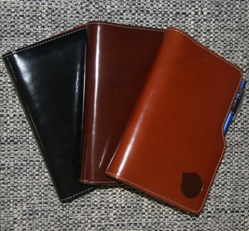 Blocs-notes en cuir faits sur Commande de vente en gros faits sur Commande brillants de pvc avec des stylos