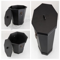 单色黑色大木垃圾桶，用于定制您的徽标
