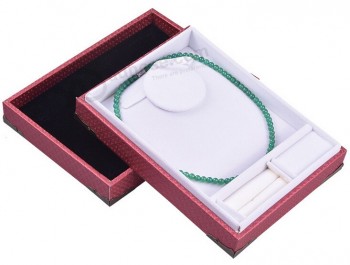 Chaîne de perles de jAnnoncee en cuir montrant la boîte pour la coutume avec votre logo